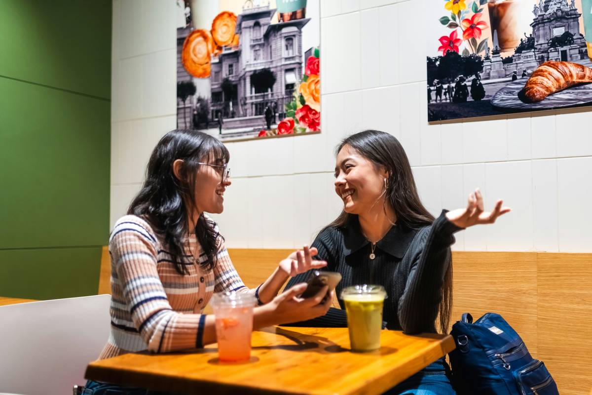Student practicing informal language colloquial expression learning phrase through shadowing technique